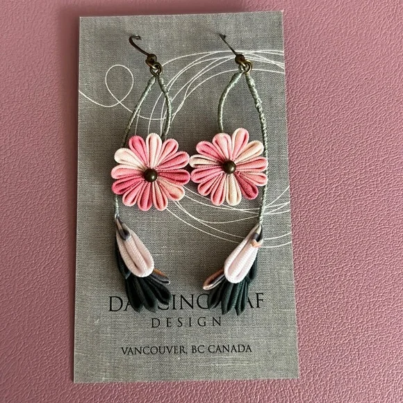 DANCING LEAF DESIGN Handmade Fabric Earrings - Picture 3 of 5